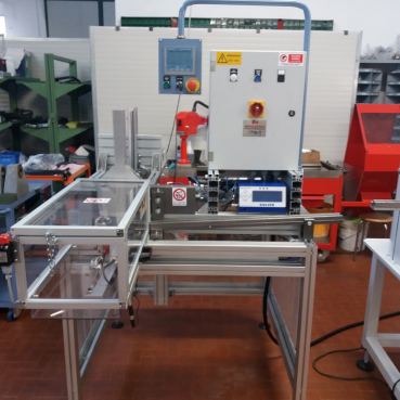 Macchina automatica avvita dadi