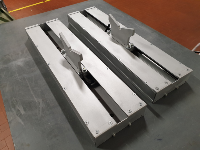 Supporti mobili e guide protette per schizzi di saldatura