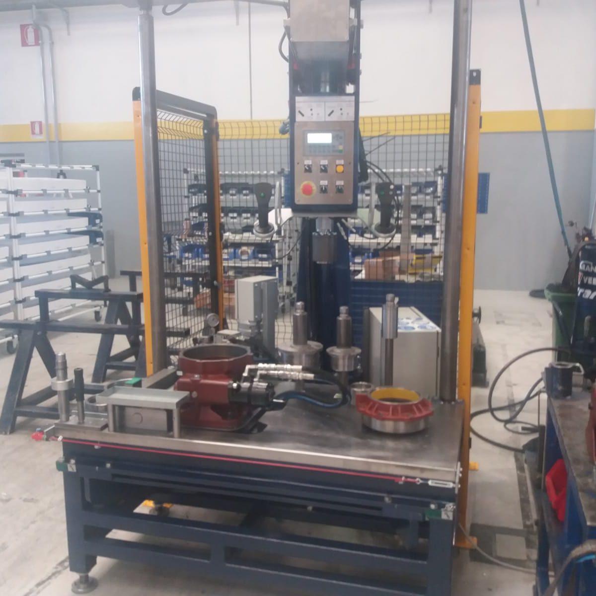 pressa bandiera automatica produzione attrezzature industriali