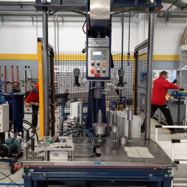 pressa bandiera automatica produzione attrezzature industriali