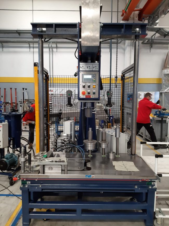 pressa bandiera automatica produzione attrezzature industriali