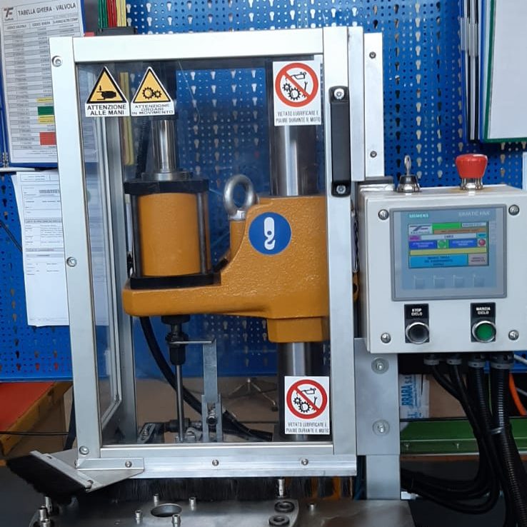 ribattitrice valvole automatica